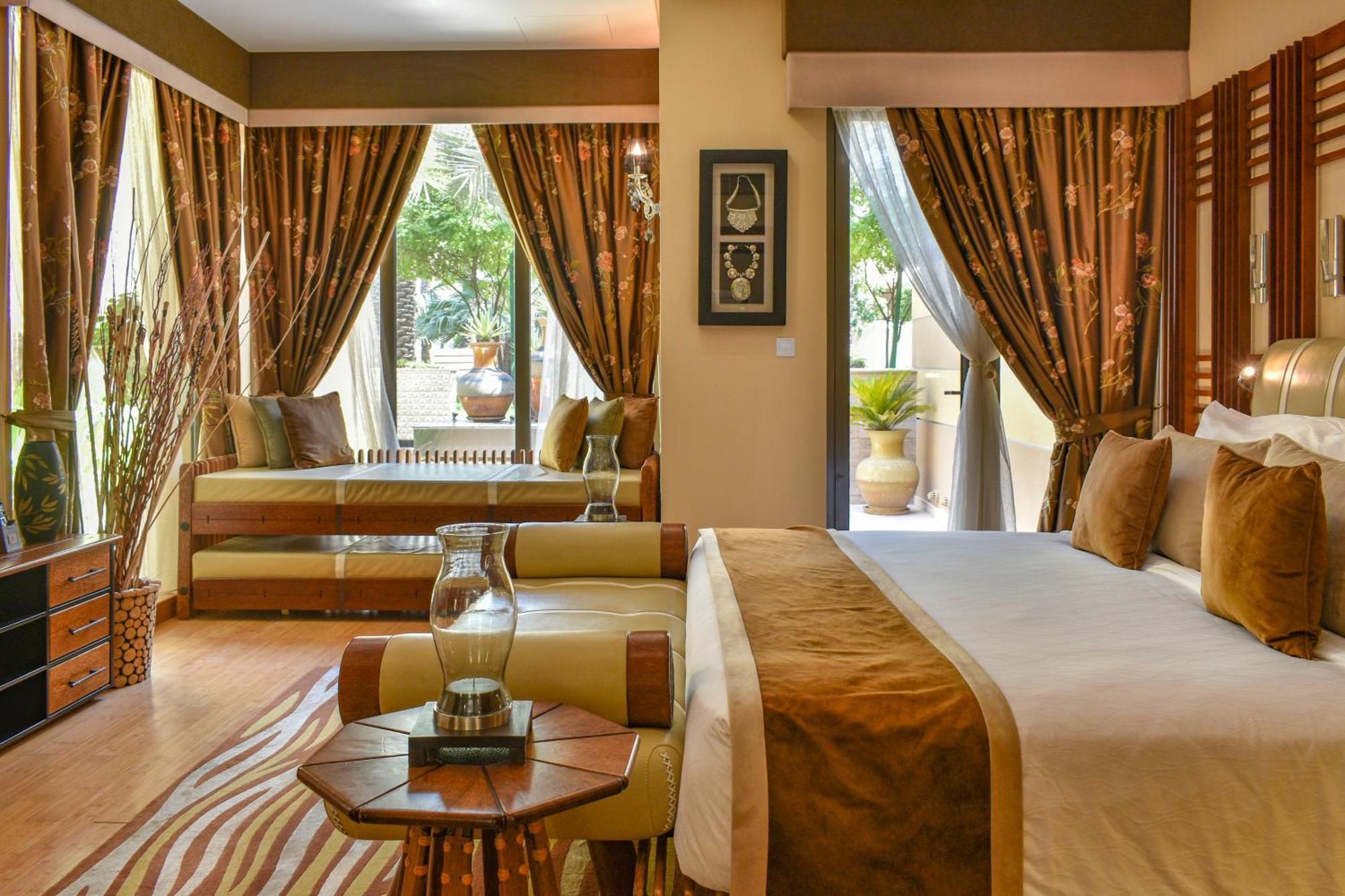 Palavra Resort Manama Exterior photo A suite at the Jumeirah Creekside
