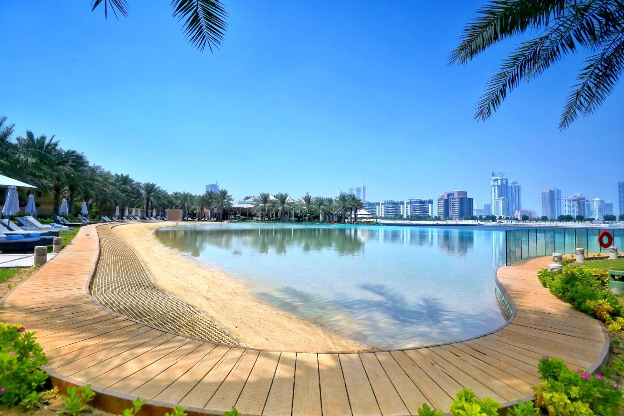 Palavra Resort Manama Exterior photo The Lagoon