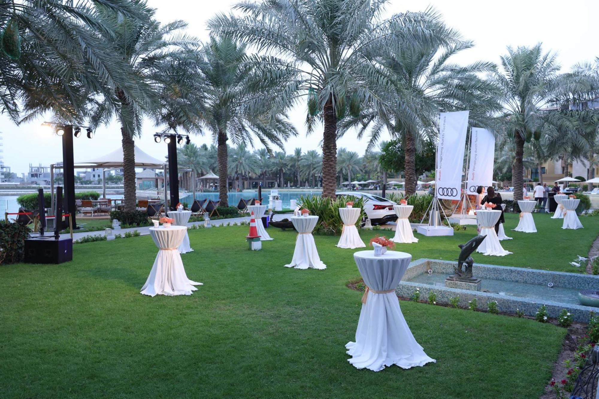Palavra Resort Manama Exterior photo The lawns at the Jumeirah Creek Hotel