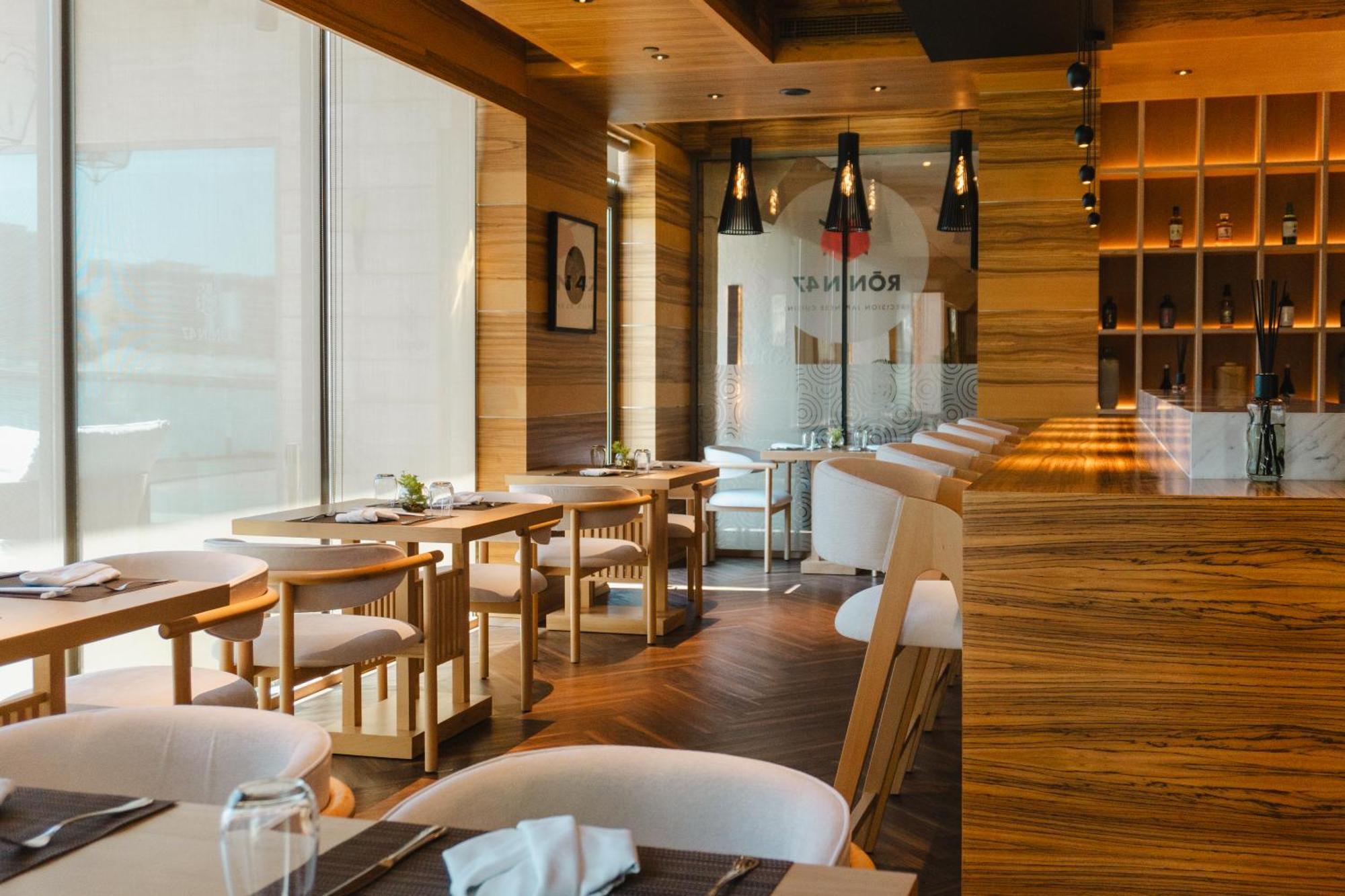 Palavra Resort Manama Exterior photo Interior of the restaurant