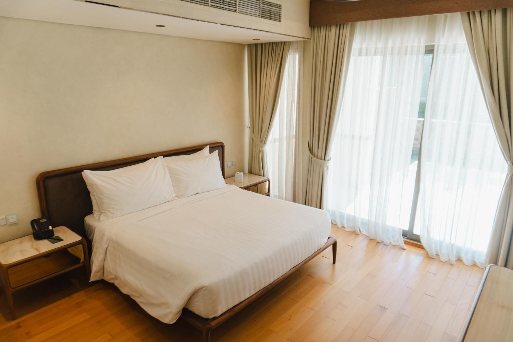 Palavra Resort Manama Exterior photo A bedroom at the hotel