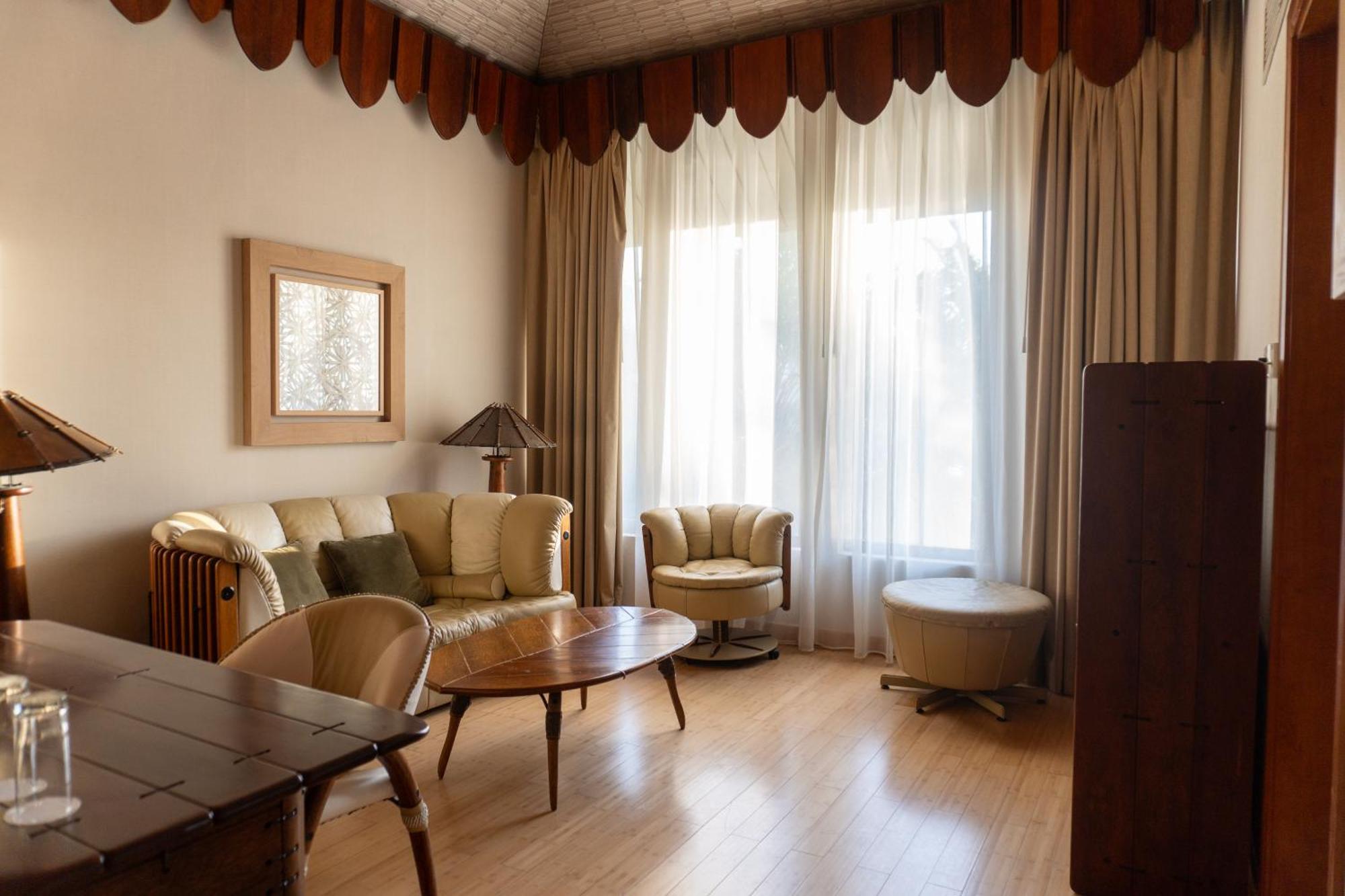 Palavra Resort Manama Exterior photo A living room